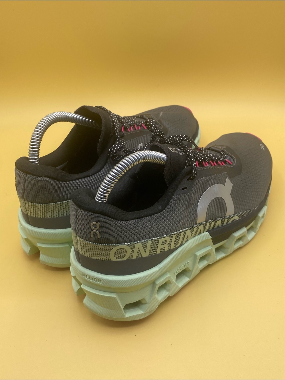 On Cloudmonster 2 running shoes in the Asphalt/Lima - Picture 2 of 4